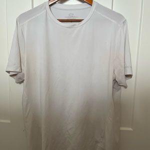 VINEYARD VINES performance tshirt